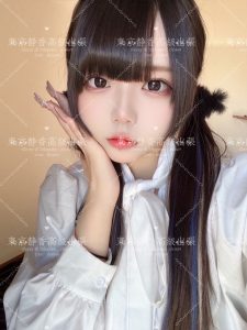 萌衣（19歳｜Eカップ）
 純粋で無垢、でもちょっぴりセクシー